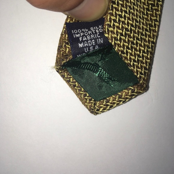 Tommy Hilfiger Black and Red Necktie 100% Silk - Picture 8 of 8